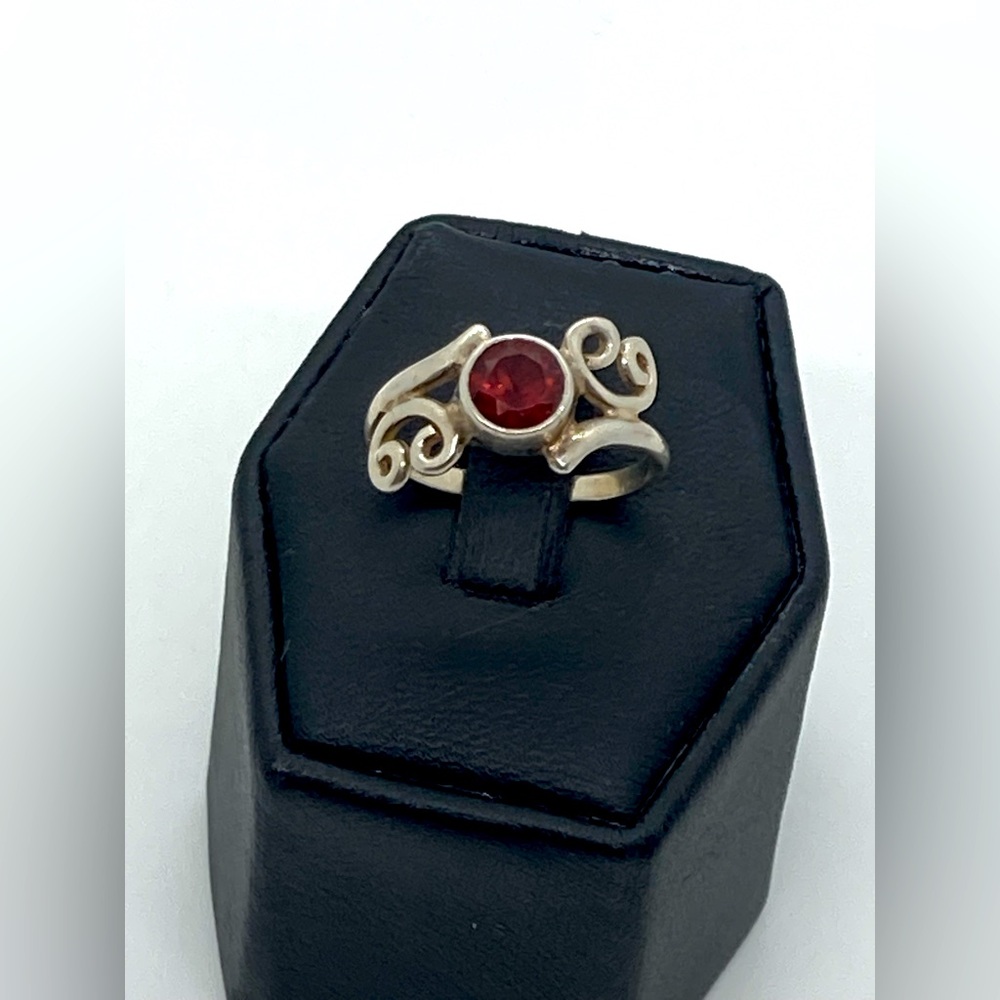 Vtg Sterling Silver 925 Dark Red Glass Stone Scroll Design Ring | Sz 6.25